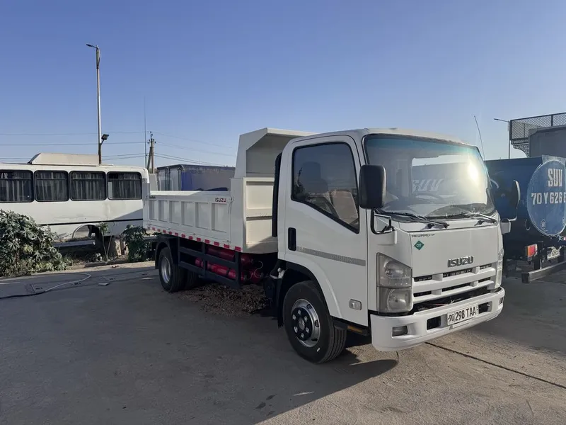 Isuzu Samasval 2011 1