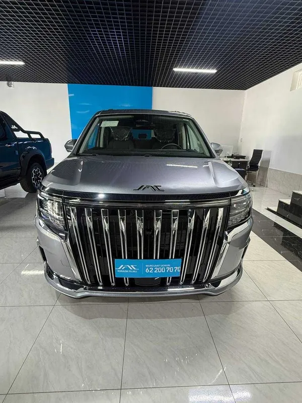 Yangi JAC RF8 — Premium minivenning yangi darajasi 1