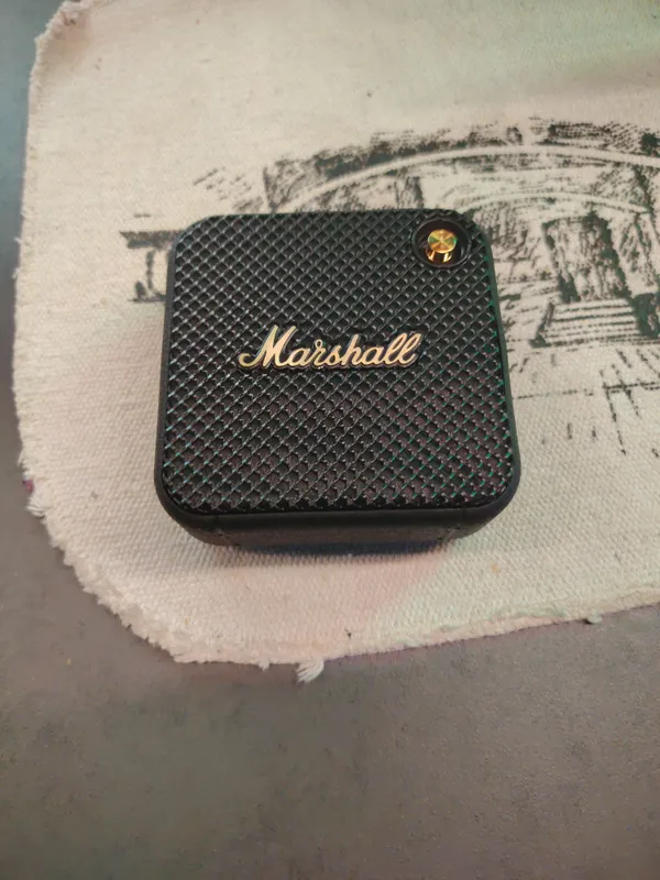 Marshall portativ Bluetooth kolonka 1