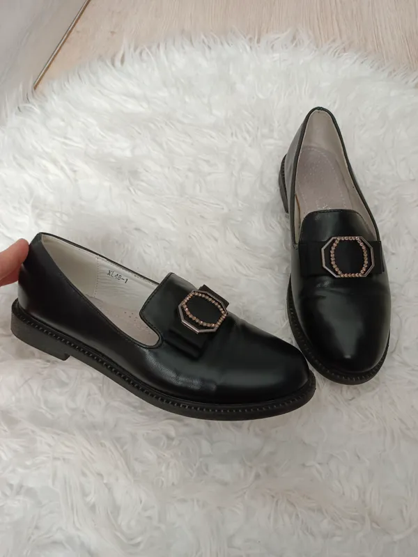 Brendli loaferlarni sotaman 3 Brendli loaferlarni sotaman 3