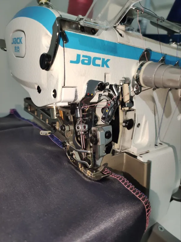 Jack-4 Оверлок umuman ishlatilmagan yep yengi
