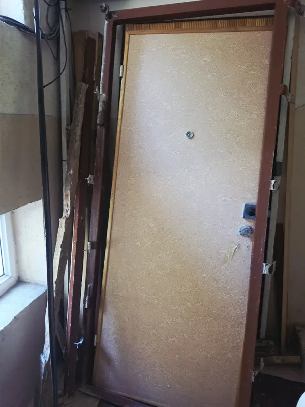 Продам железную дверь для кв