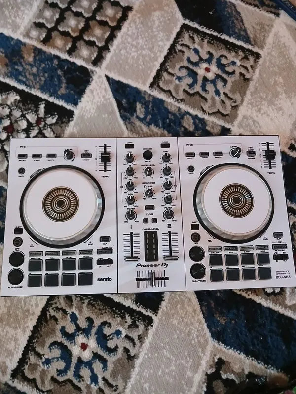 Pioneer DDJ SB3 Controller 1 Pioneer DDJ SB3 Controller 1