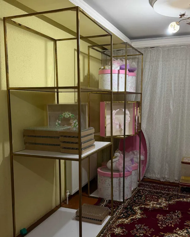 To‘y saloni va sovg‘alar do‘koni uchun витрины, стеллажи, коробки 3
