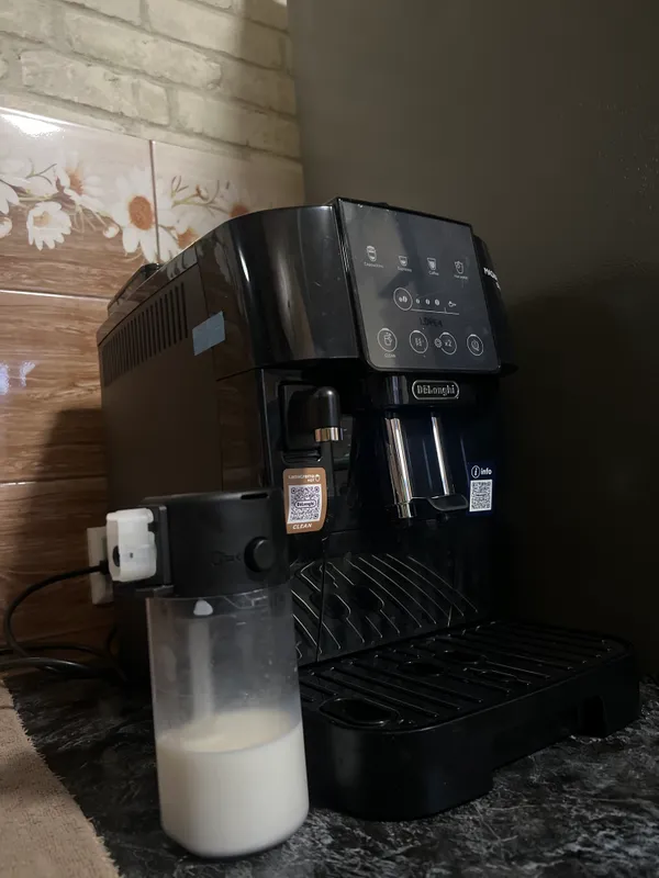Кофе машина премиального бренда Delonghi Кофе машина премиального бренда Delonghi