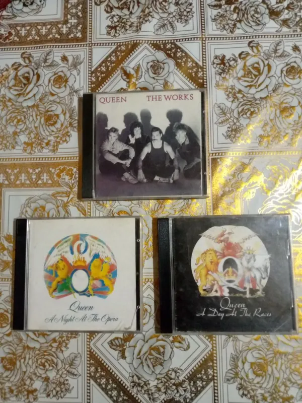 Продам CD диски группы QUEEN 3 штуки. 1 Продам CD диски группы QUEEN 3 штуки. 1