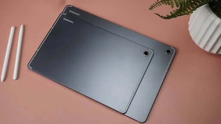 Samsung Galaxy Tab S10 FE vs Tab S10 FE Plus 2