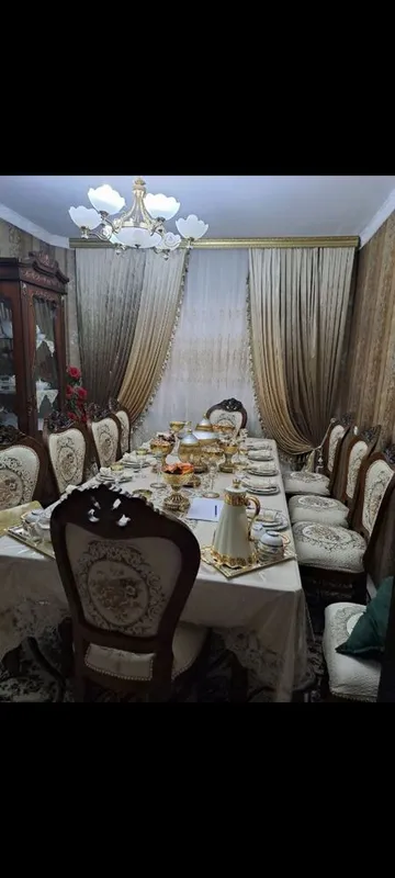 Стол и 12 стульев