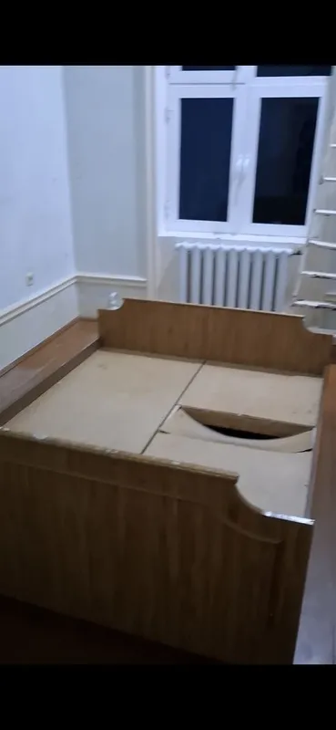 Кровать б/у с двумя тумбочками 4