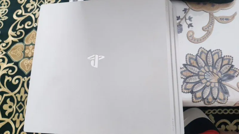 Ps4 pro 1tb yangi 2