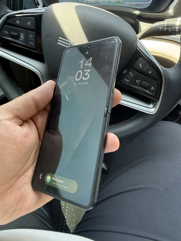 Samsung Z Flip 7 — фото 4