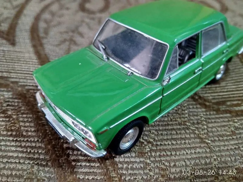 ВАЗ-2103 зеленого цвета, масштаб 1:43, игрушка, модель жигули. 4 ВАЗ-2103 зеленого цвета, масштаб 1:43, игрушка, модель жигули. 4