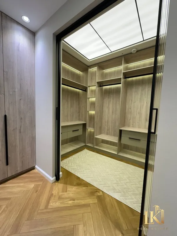 2-комнатная квартира в ЖК Piramit Tower, 67 м², 36/48, с ремонтом, вид на ул. Нукус 8