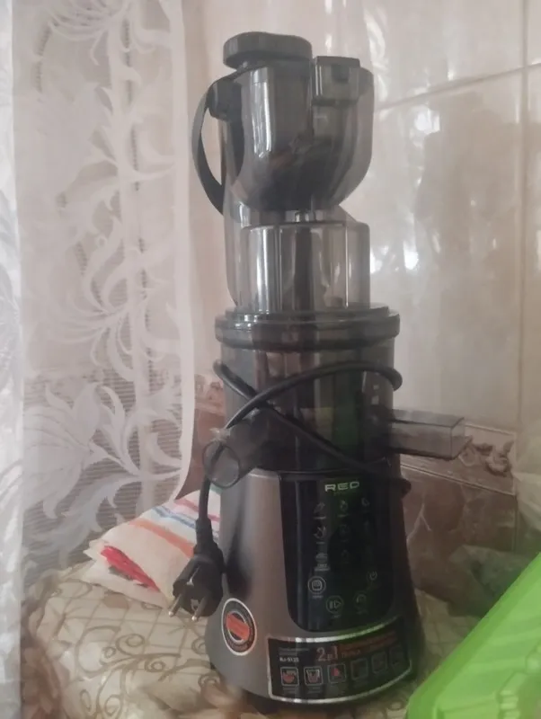 Продаётся Сока выжималка Redmond Solution 2