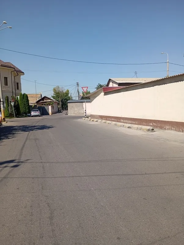 Нотурар жой куришга 6.5сотих сот.ди,Яшнобод,Ок уй,фасад 40м,220 000 уе 1