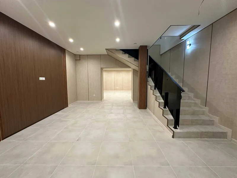 Ориентир: Ц-5, Lali. Нежилое 90+100м2. Продажа