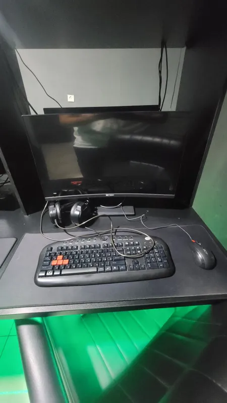 Kompyuter sotiladi 40ta 3