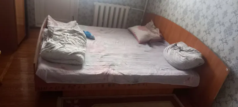 Кровать.