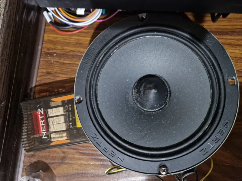 Монитор 8d 2/32(android) с рамкой. 2 динамика Hertz 200w (original). — фото 5