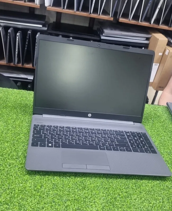 HP noutbuk Core i3 10-avlod 4GB RAM 128GB SSD tezkor va ishonchli 1 oy