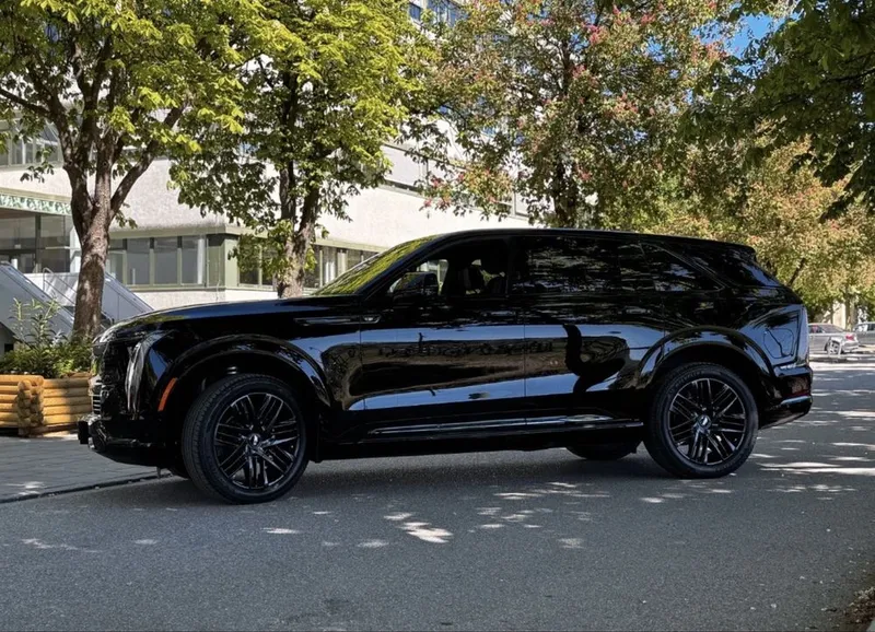 Cadillac Escalade IQ Premium Sport 2026 7 местный 3