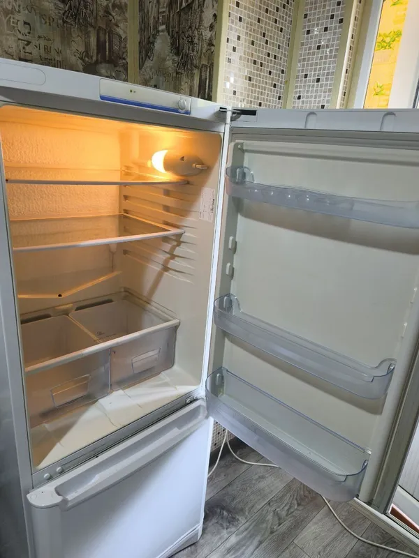 Холодильник Indesit 2 Холодильник Indesit 2