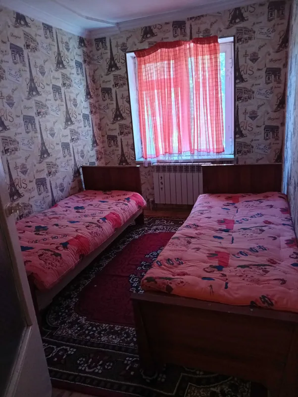 5-maktab yonida 3 xonali kvartira ijaraga beriladi. — фото 1