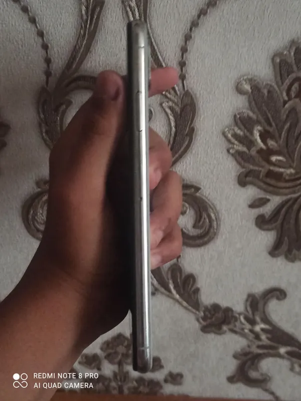 iPhone kameraishlamayde tel sosda ekran almashgan — фото 4