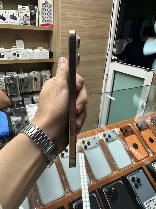 Apple 16 pro Max 4