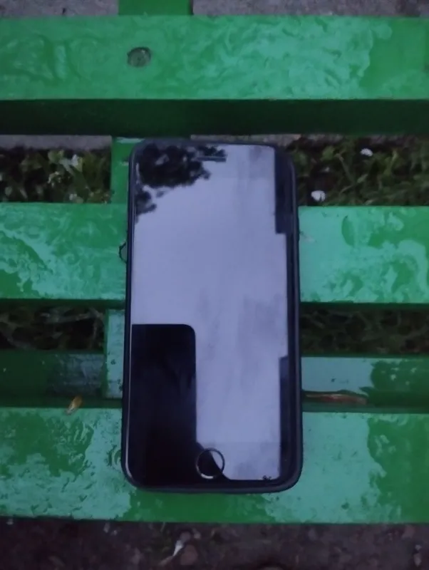 iPhone se с гарантией — фото 1