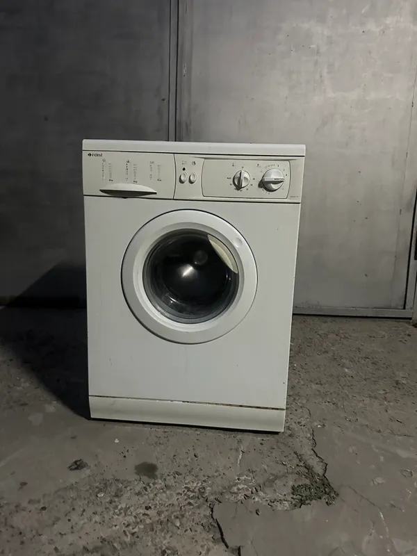 Indesit kirmoshina Avtomat