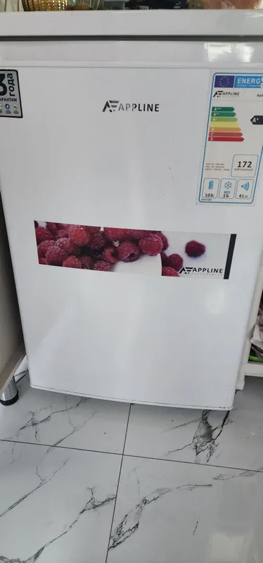 Холодильник б/у продаю идеальное состояние ,в ремонте не был,