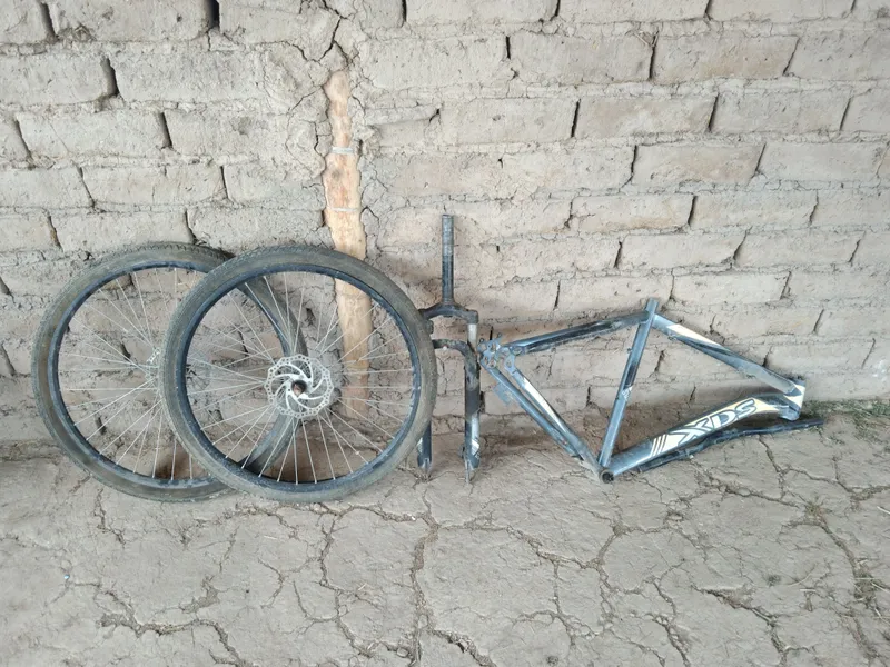 Velocipede ramasi va balon diskalari sotiladi.....