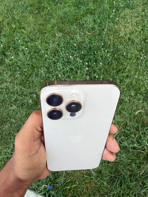 iPhone 16 pro max 4