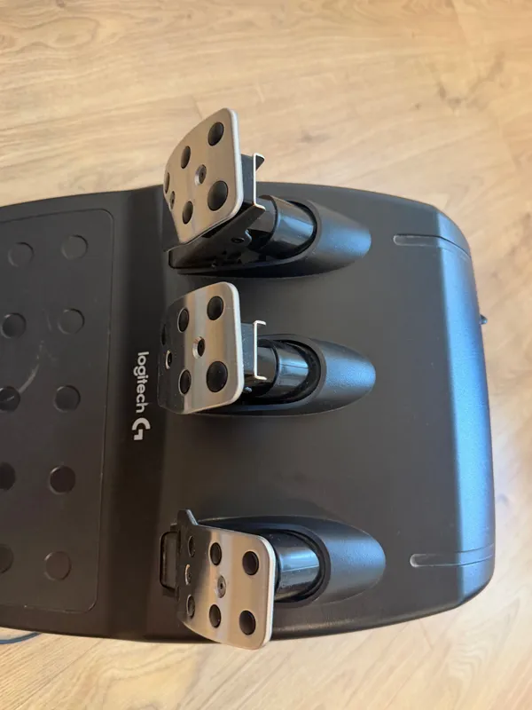 To‘liq to‘plam: PlayStation4 (PS4) pristavkasi kreslo, rul va pedallar bilan 6 To‘liq to‘plam: PlayStation4 (PS4) pristavkasi kreslo, rul va pedallar bilan 6