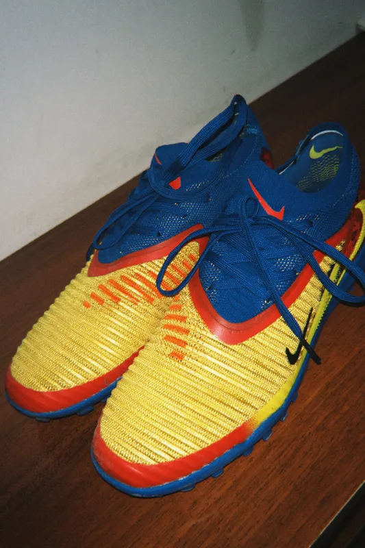 Бутсы (сороконожки) "Nike Phantom" 2 Бутсы (сороконожки) "Nike Phantom" 2