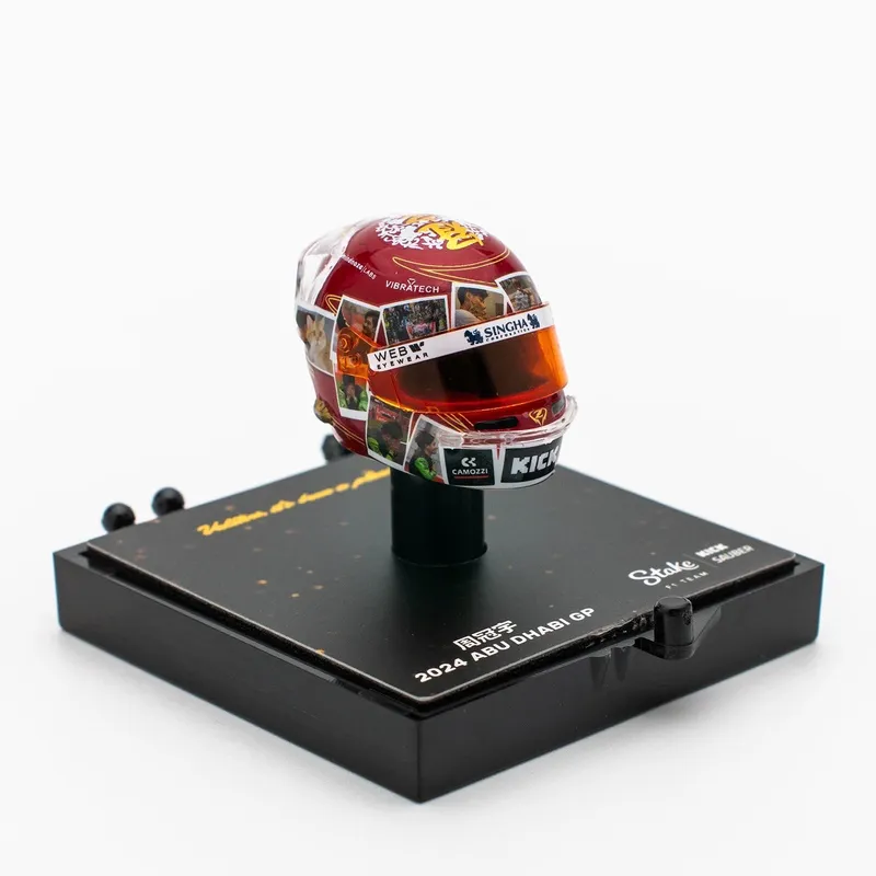 Шлем F1 Чжоу Гуаньюй / 1:12 / Коллекционная модель — фото 3