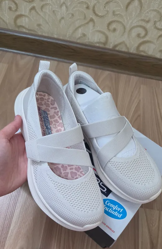 Женские кроссовки Skechers. 1