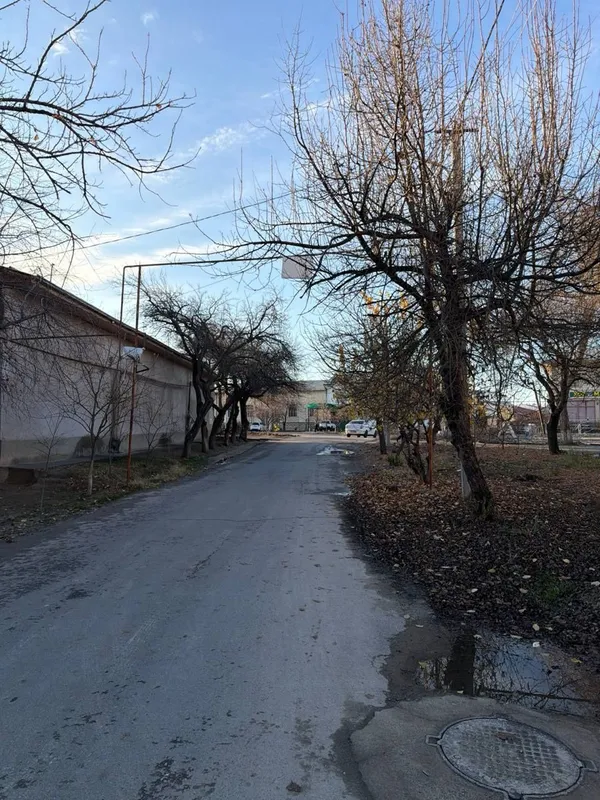 Olmazor tumani Mirza G’olib 2-tor ko’chasi 8.5 sotok fasad 28/30.5 8