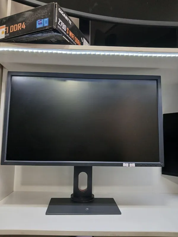 BENQ 27 flat 144hz 2