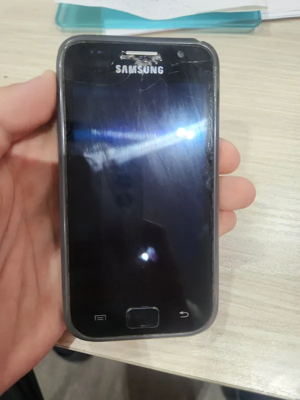 Samsung Galaxy S. srochna sotiladi 6