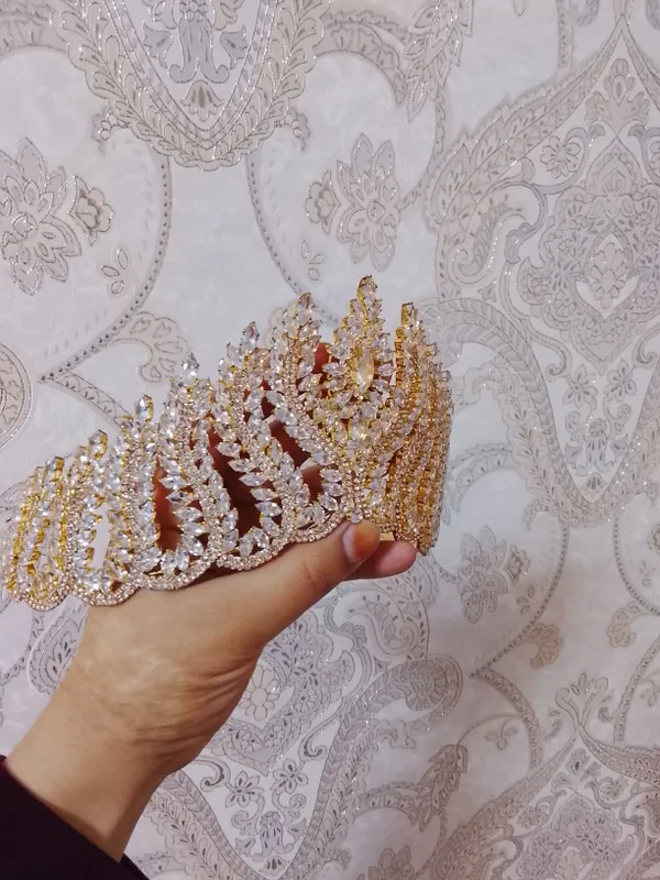 sochga taqiladigan karona