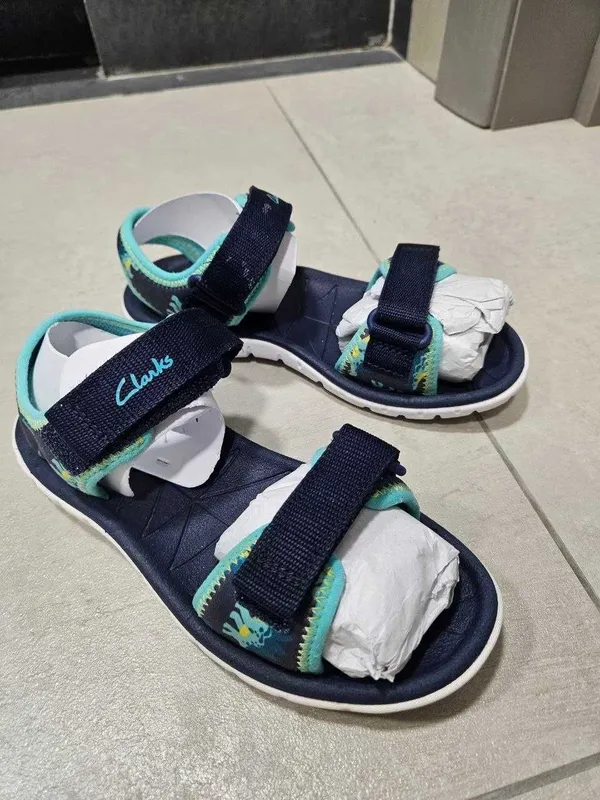 Сандалии (босоножки) детские Clarks б/у 1 Сандалии (босоножки) детские Clarks б/у 1