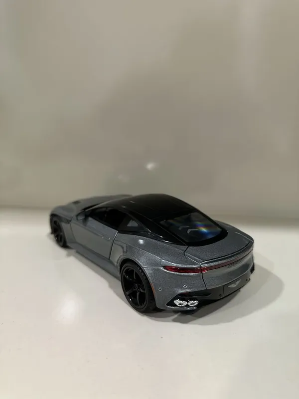 1:24 òlchamdagi sifatli model mashina sotiladi — фото 1