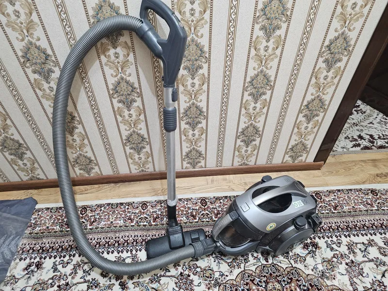 Продаётся пылесос LG kompressor 3 Продаётся пылесос LG kompressor 3