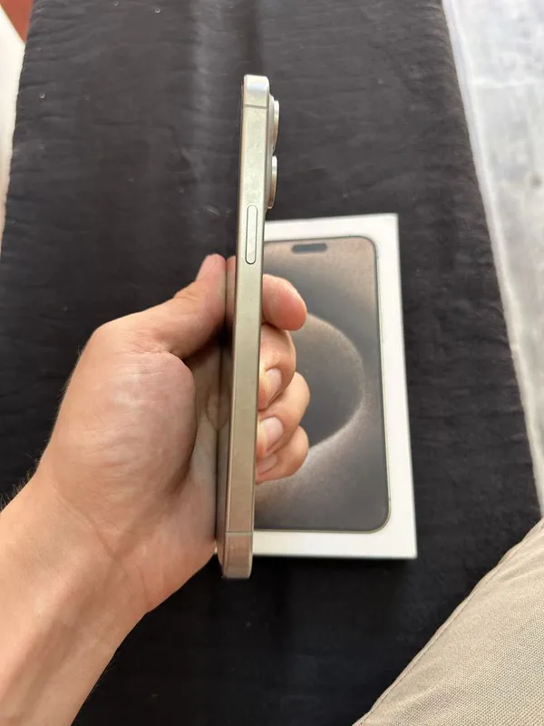 Iphone 15 pro max sotiladii 5
