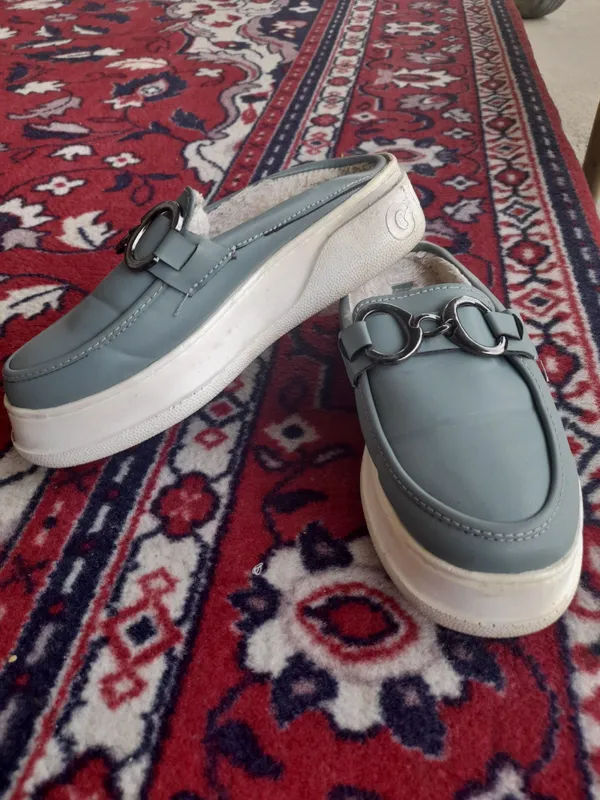 Oyoq kiyim olib 2 hafta kiyilgan