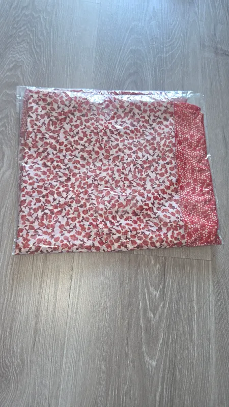 Romollar qizil gulli katta tortburchakli yangi