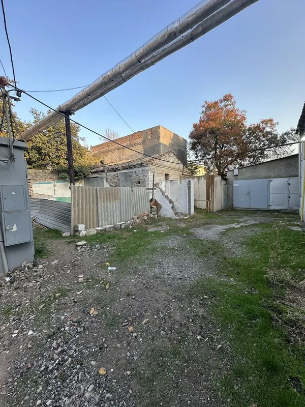 Quruq yer bor srochna sotiladi yakkasaroy tumanida 144,0 kv.metr