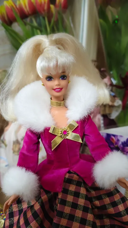 Barbie Winter Rhapsody Avon 1996-y.
sariq sochli 1